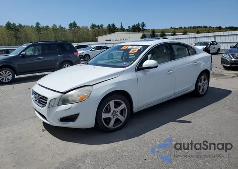2013 Volvo S60 T5 z USA, uszkodzony, nr VIN YV1612FH6D2210414